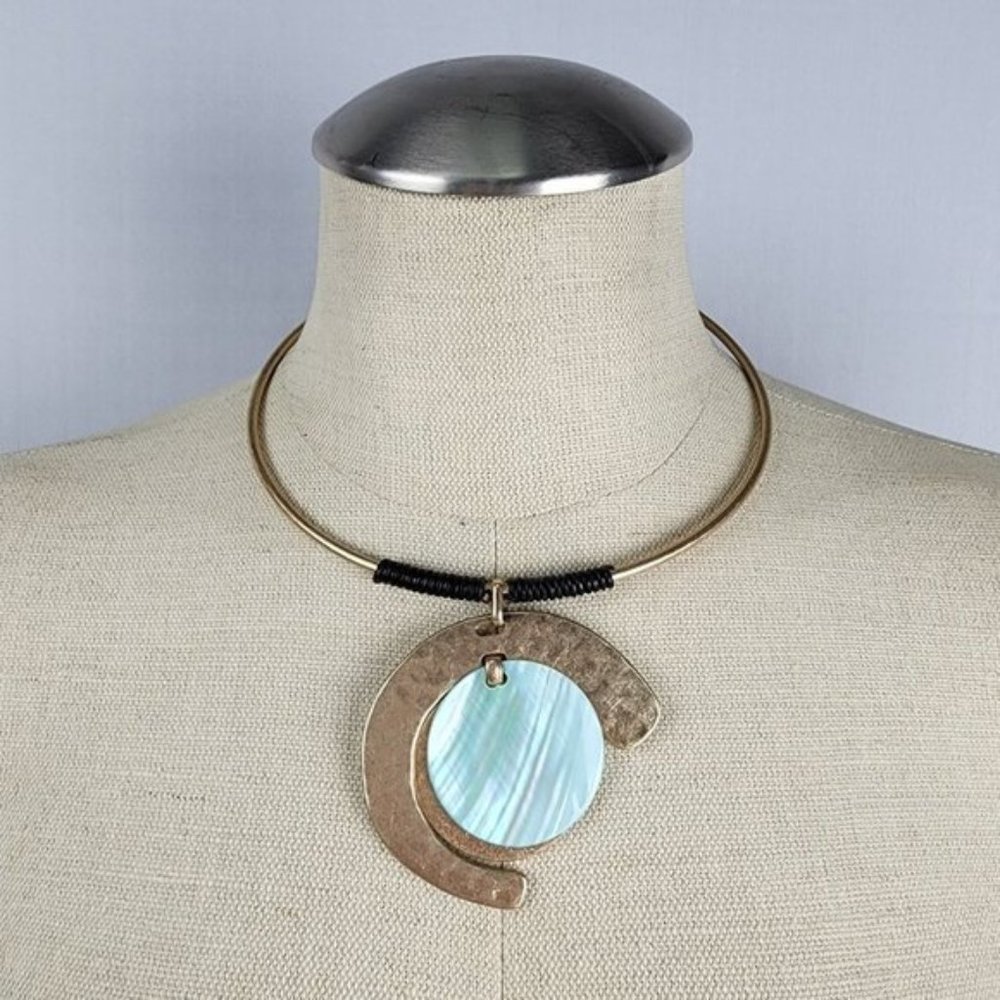 Alm SOHO Matt Gold Seashell Collar Necklace